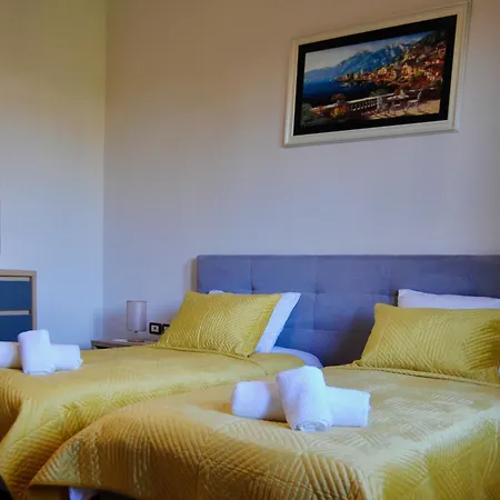 Demaj House Apartment Grile