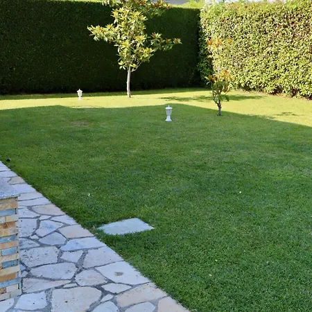 Demaj House アパート Grilë