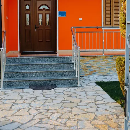 Demaj House Apartment Grile