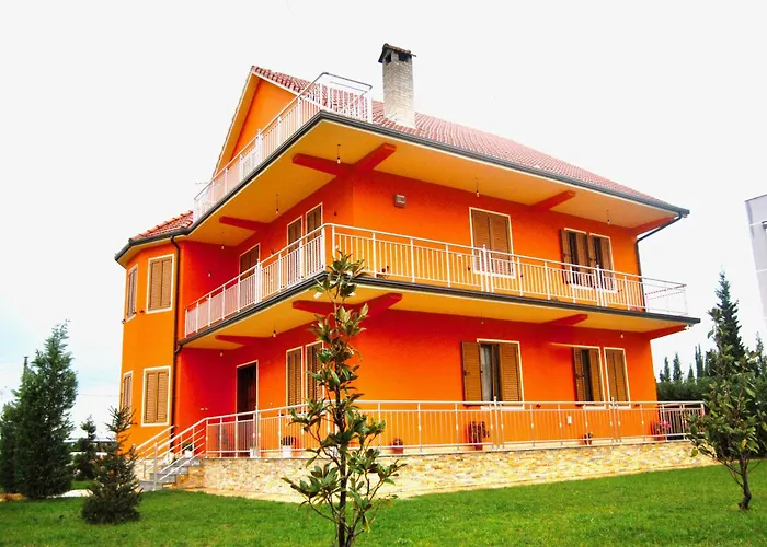 Apartamento Demaj House *