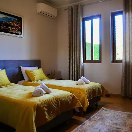 Demaj House Apartman Grilla