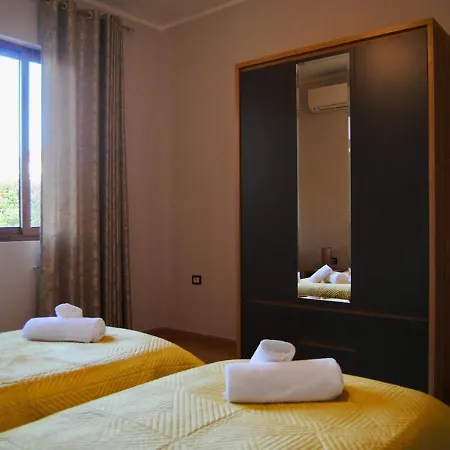 Demaj House * Grilë