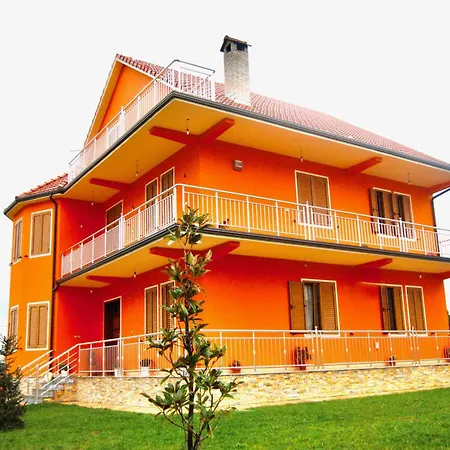 Apartment Demaj House *