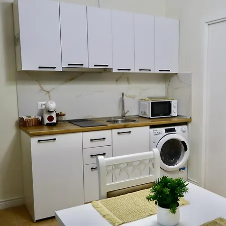 Demaj House Apartment Grile