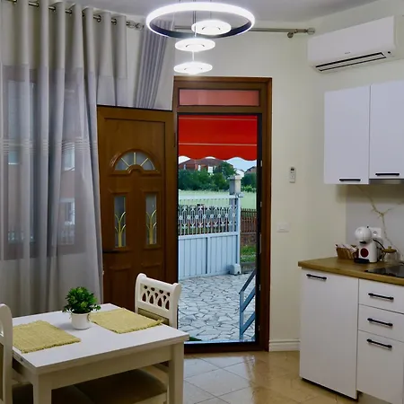 Demaj House * Grile