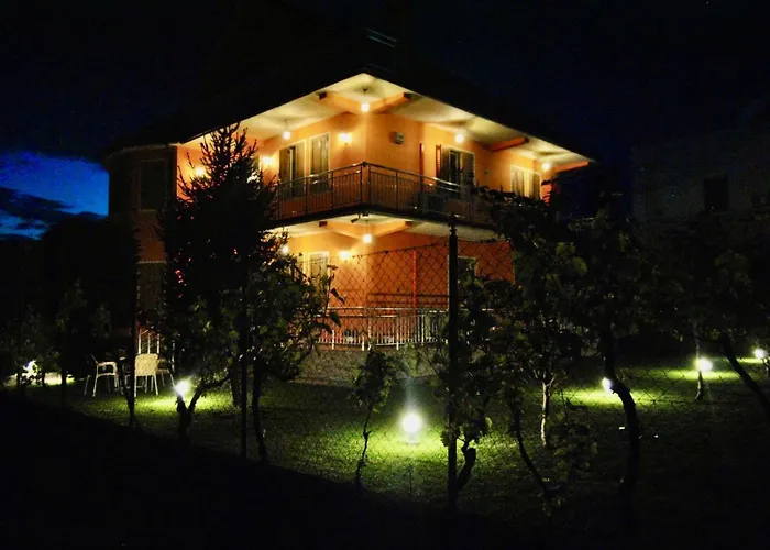 דירה Demaj House