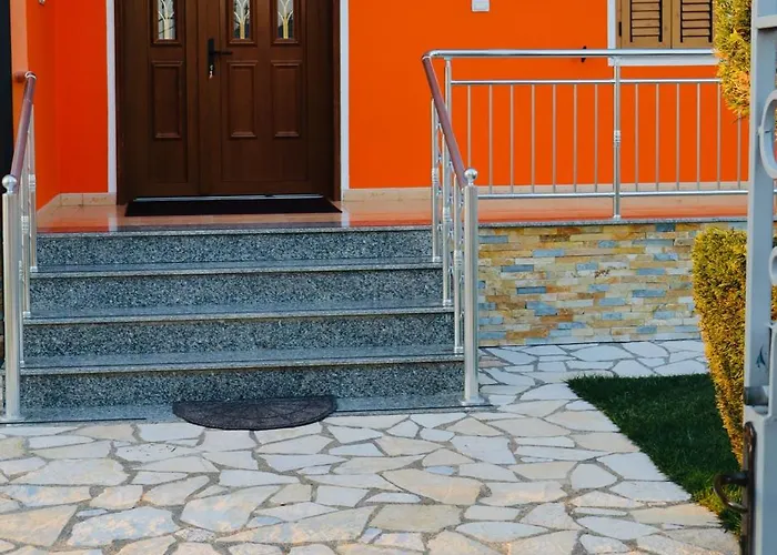 Demaj House Apartment Grile